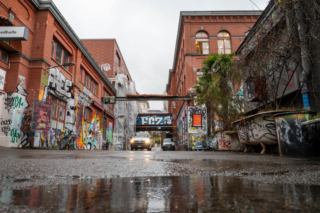 Rote Platten für die rote Fabrik